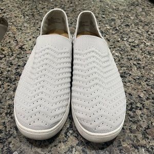 Women’s slip on sneaker